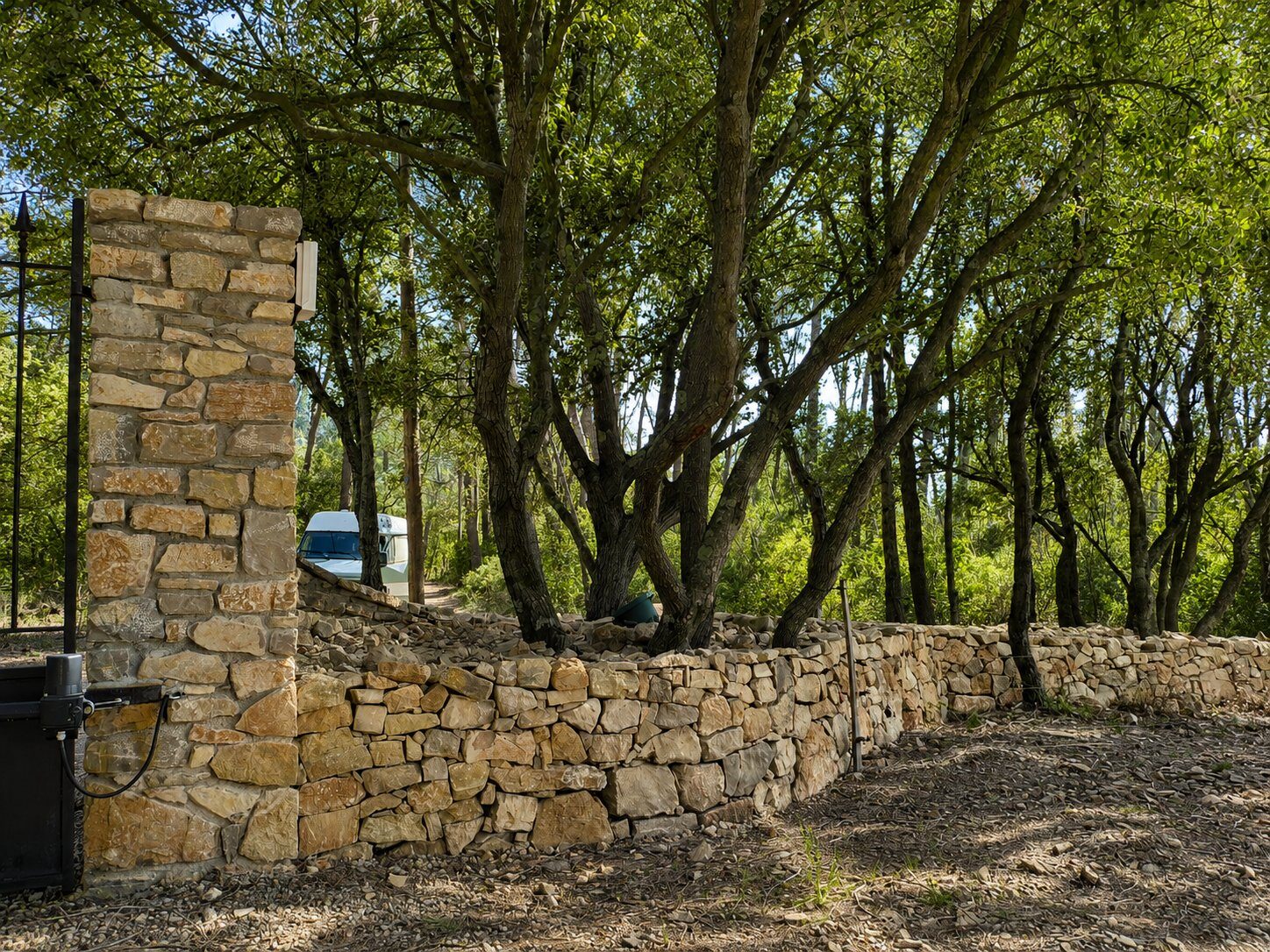 Mur en pierres du Var par Aménagement Pierre & Jardin
